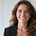 Retrato de Valentina, fundadora de ValenHerboEnergoCart, sonriendo amablemente.